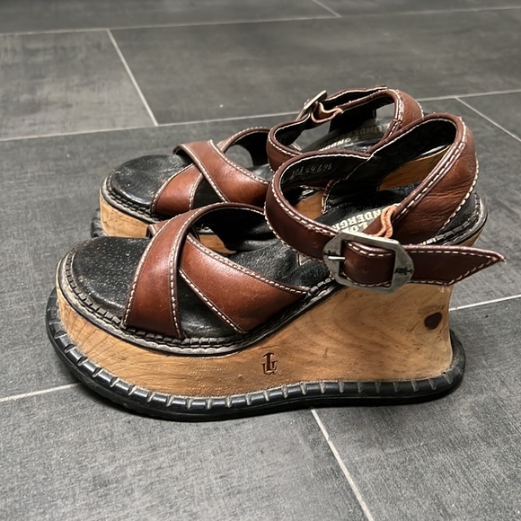 London Underground 90s Vintage Hibiscus Wooden Platform Wedges in Brown Size 8 - Picture 3 of 6